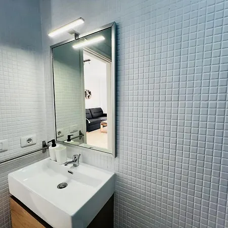 Terraza Del Sol Con Piscina En Apartamento