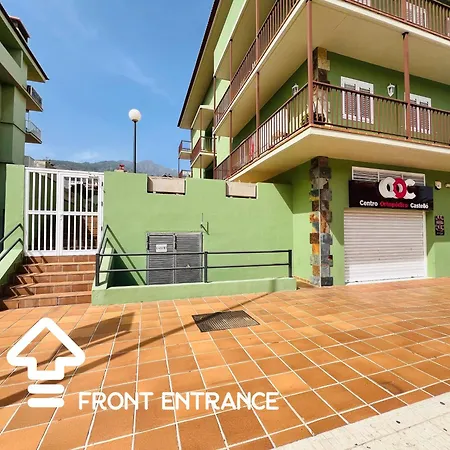 Terraza Del Sol Con Piscina En *