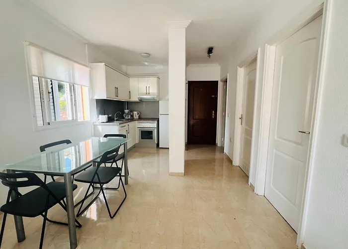 Terraza Del Sol Con Piscina En *