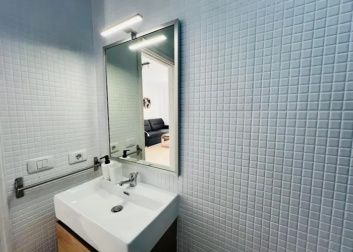 Terraza Del Sol Con Piscina En Apartamento