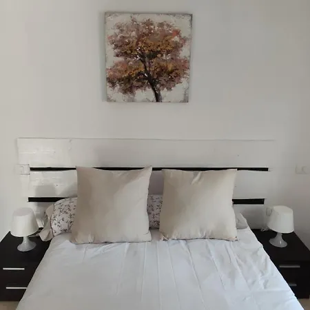 Terraza Del Sol Con Piscina En *