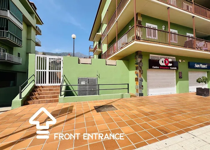 Terraza Del Sol Con Piscina En *