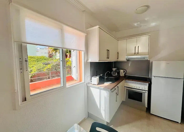 Terraza Del Sol Con Piscina En *